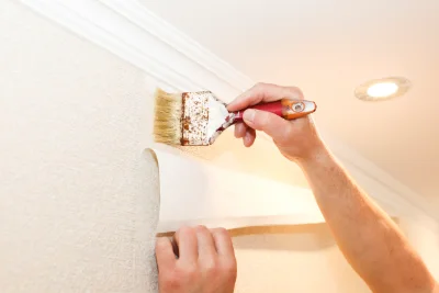 Pose de papier peint à Pœuilly — revêtements muraux et toiles de verre